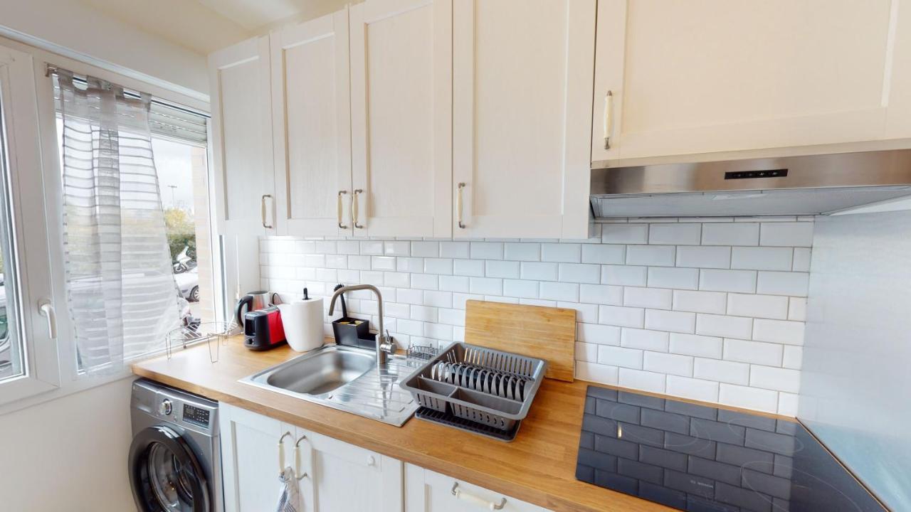 Live Like A Local Stylish 2Br With Balcony & Parking Leilighet Saint-Denis  Eksteriør bilde