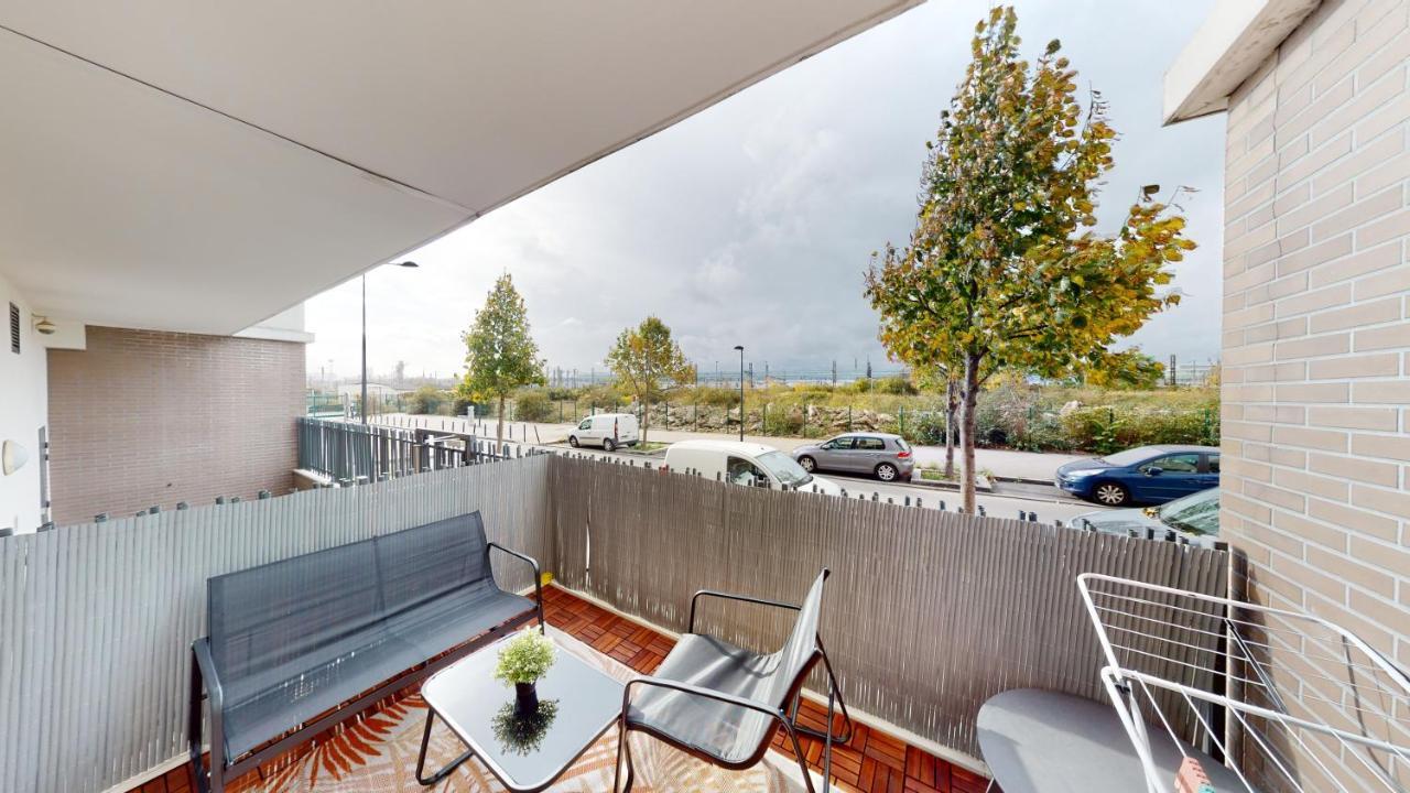 Live Like A Local Stylish 2Br With Balcony & Parking Leilighet Saint-Denis  Eksteriør bilde