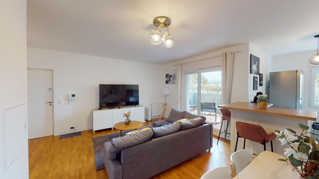 Live Like A Local Stylish 2Br With Balcony & Parking Leilighet Saint-Denis  Eksteriør bilde