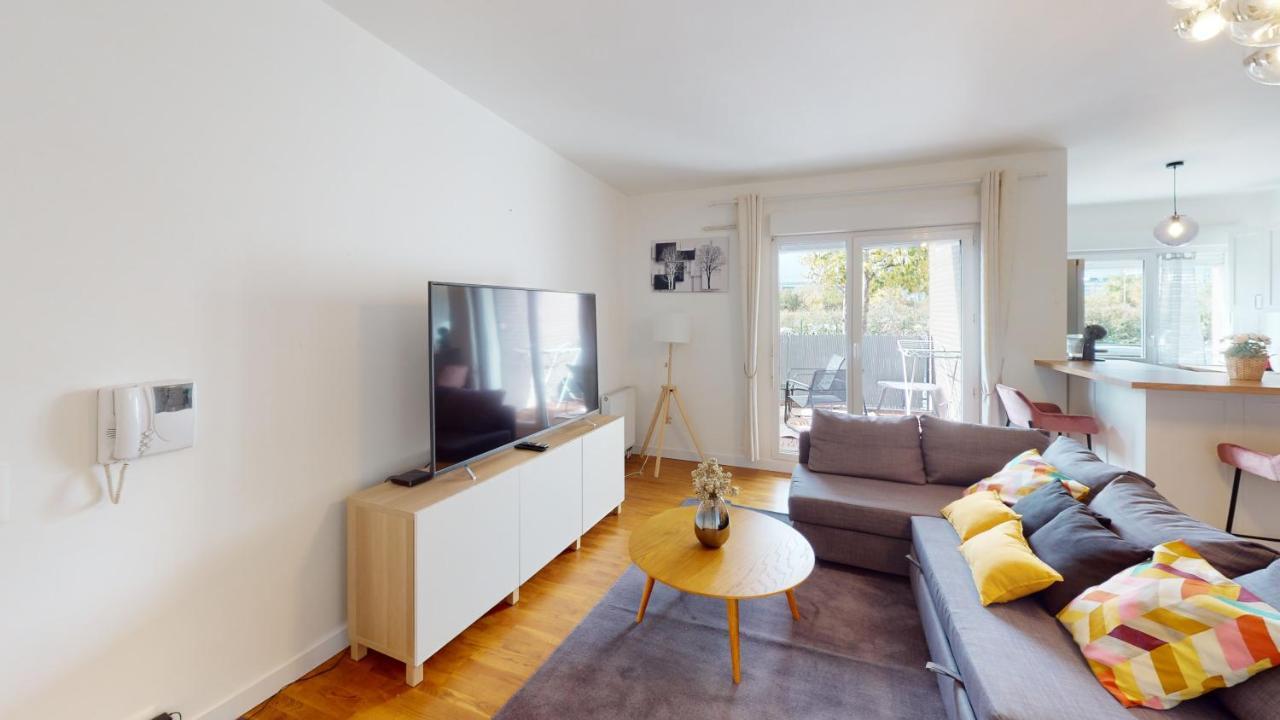 Live Like A Local Stylish 2Br With Balcony & Parking Leilighet Saint-Denis  Eksteriør bilde