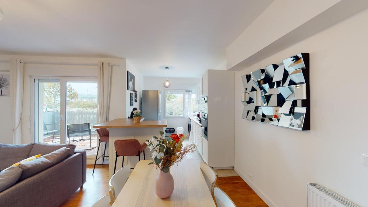 Live Like A Local Stylish 2Br With Balcony & Parking Leilighet Saint-Denis  Eksteriør bilde