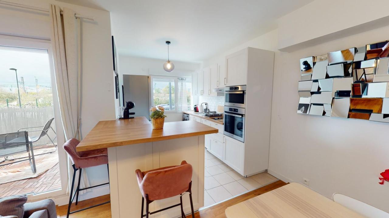 Live Like A Local Stylish 2Br With Balcony & Parking Leilighet Saint-Denis  Eksteriør bilde
