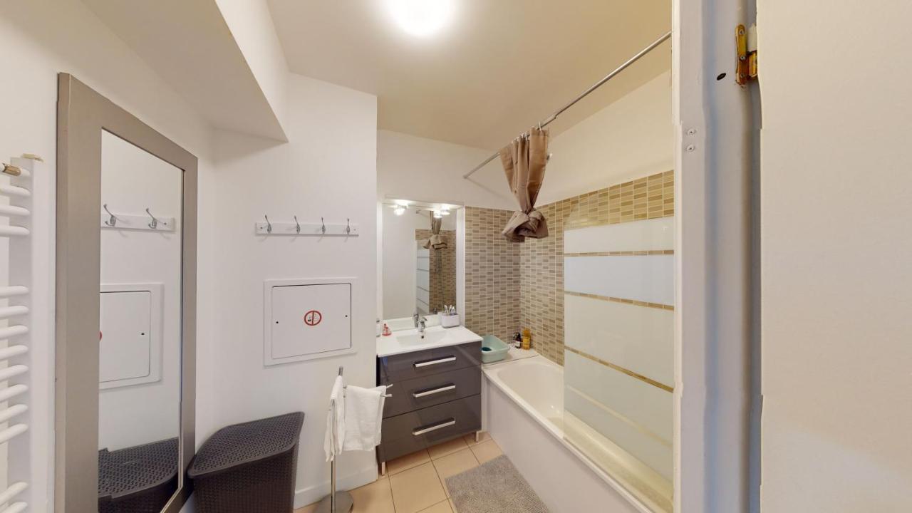 Live Like A Local Stylish 2Br With Balcony & Parking Leilighet Saint-Denis  Eksteriør bilde