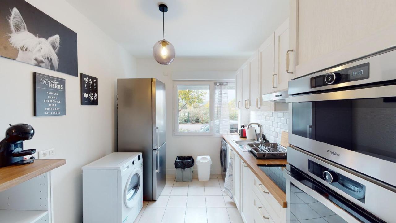 Live Like A Local Stylish 2Br With Balcony & Parking Leilighet Saint-Denis  Eksteriør bilde